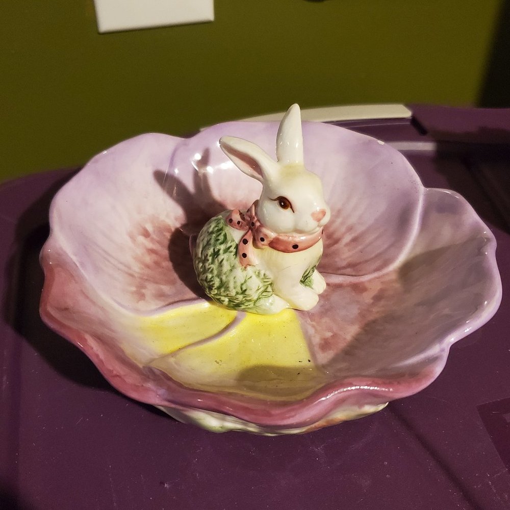 Pansy Spring Décor Easter Bunny in Purple Flower Trinket Dish, GUC